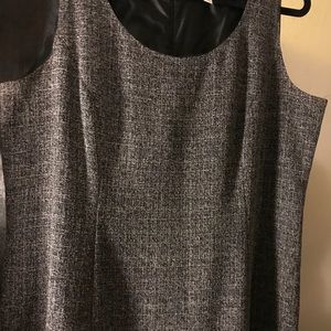 Sleeveless professional dress